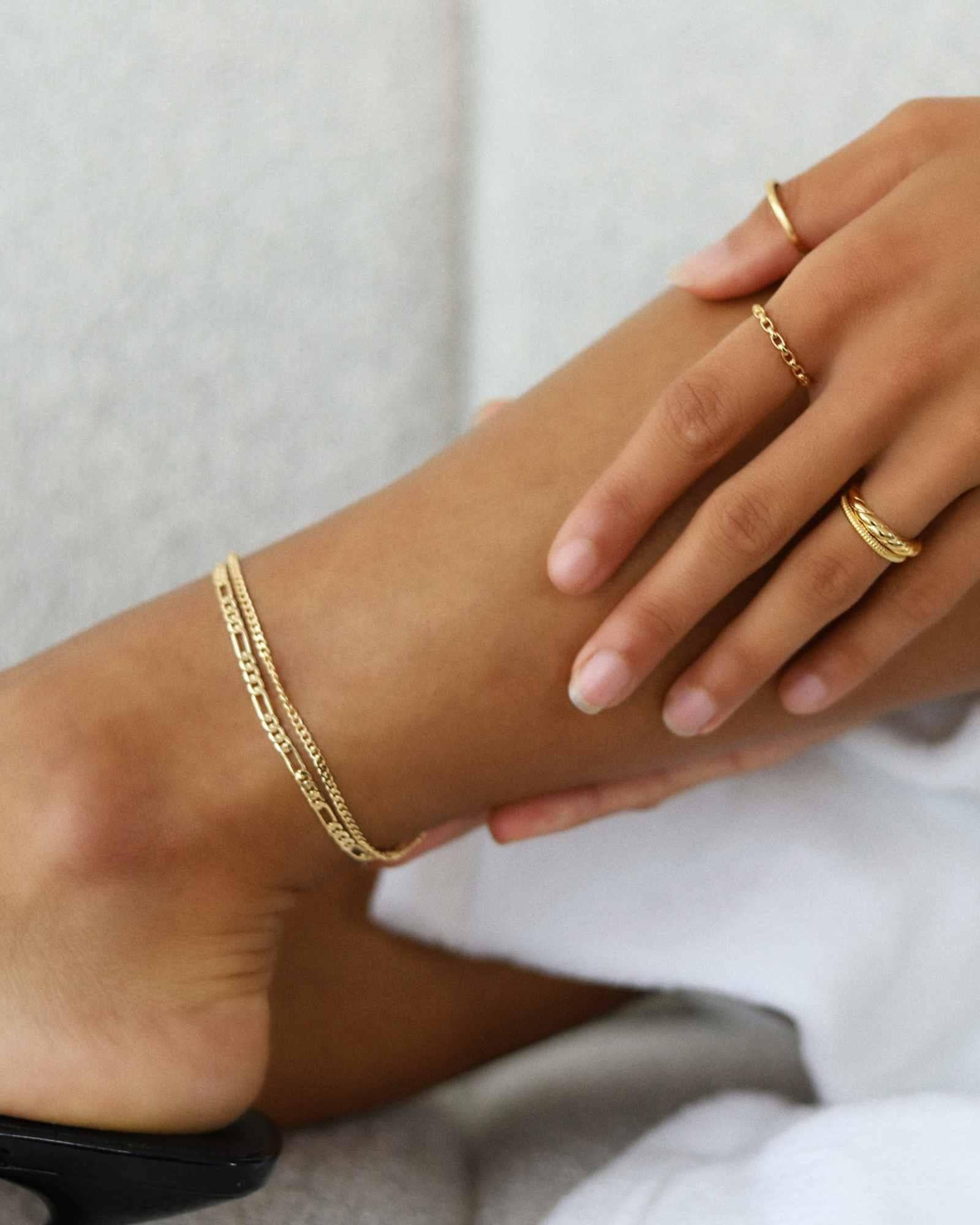 DAINTY CURB ANKLET