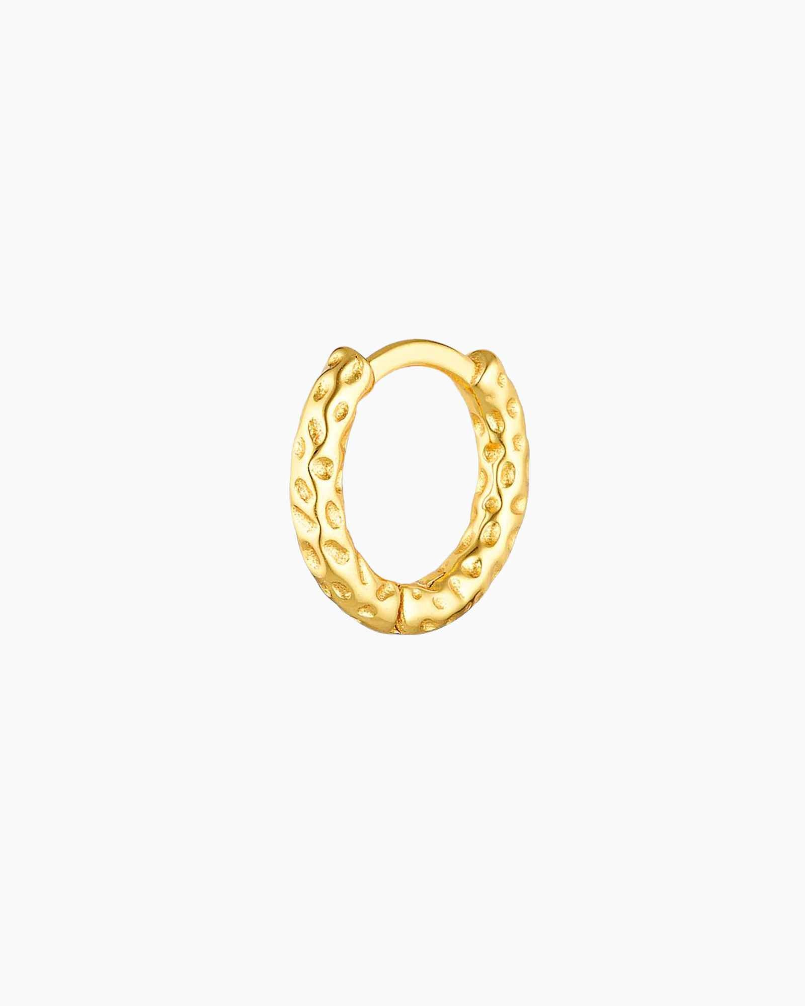 Single textured gold hoop earring with a hammered-style finish, photographed on a clean white background. Designed for women seeking minimalist everyday gold hoop earrings that add subtle texture and interest while remaining lightweight, comfortable, and easy to style for daily wear or curated ear stacks.